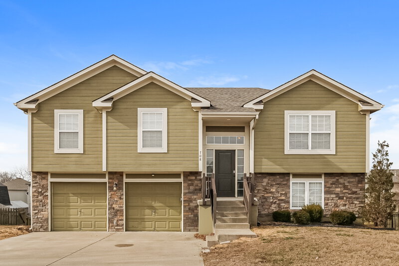 2,045/Mo, 708 Fall Creek Drive Belton, MO 64012 External View