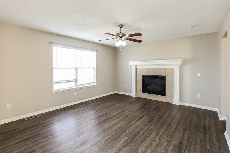 2,140/Mo, 712 Hibiscus CR Belton, MO 64012 Living Room View