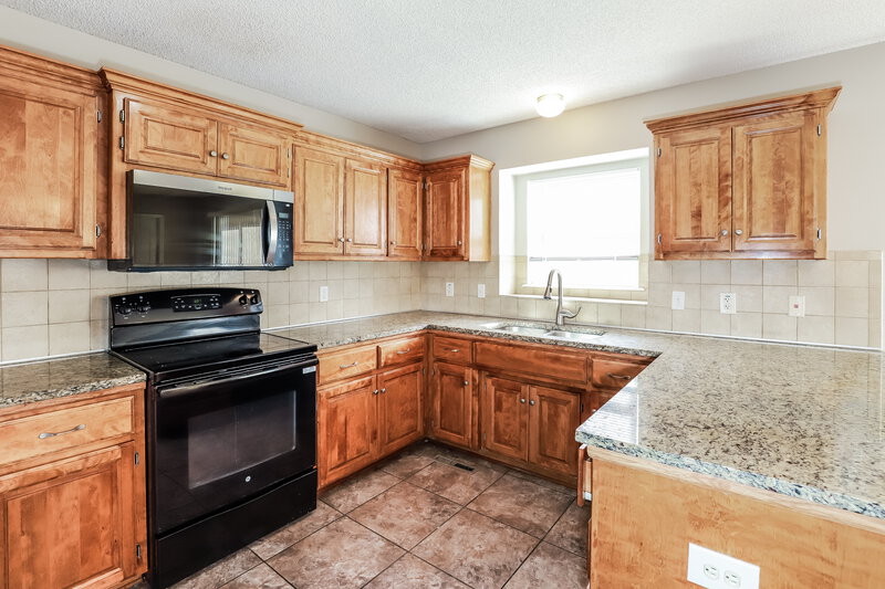 2,140/Mo, 712 Hibiscus CR Belton, MO 64012 Kitchen View