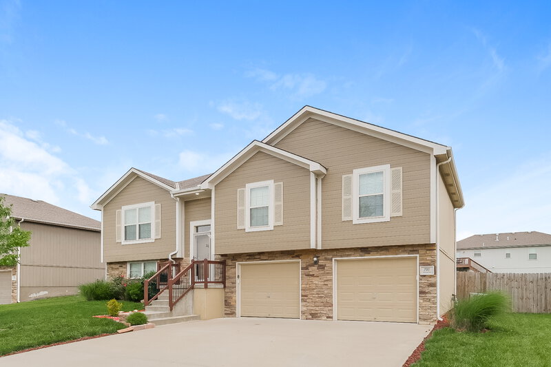 2,320/Mo, 705 Hibiscus CR Belton, MO 64012 Front View