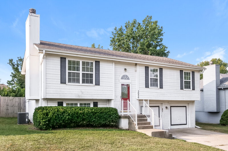 1,740/Mo, 3026 SW Shadow Brook Dr Blue Springs, MO 64015 Front View