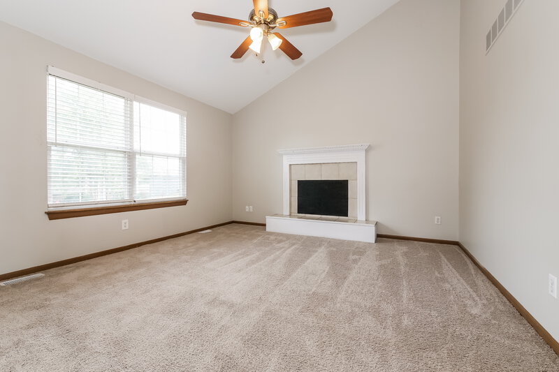 1,740/Mo, 3026 SW Shadow Brook Dr Blue Springs, MO 64015 Living Room View