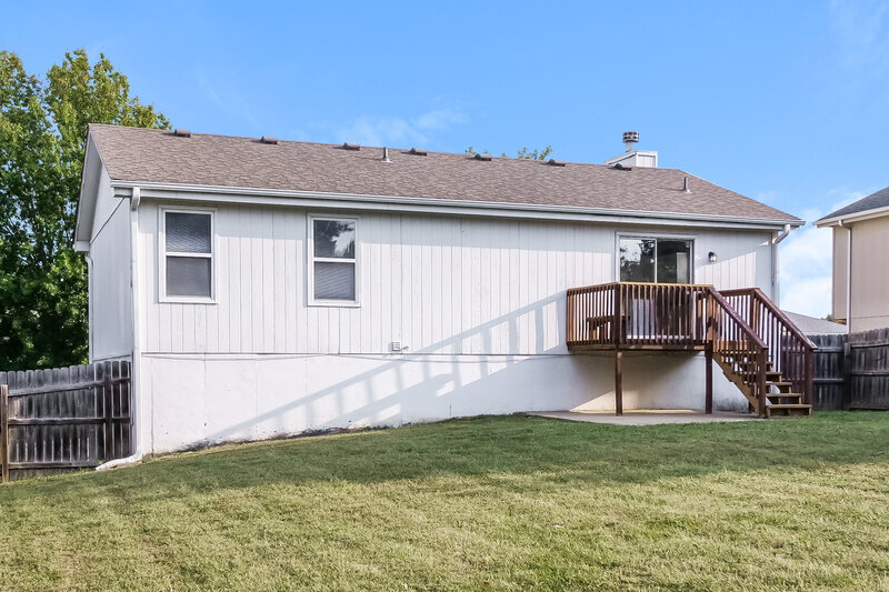 1,740/Mo, 3026 SW Shadow Brook Dr Blue Springs, MO 64015 Rear View