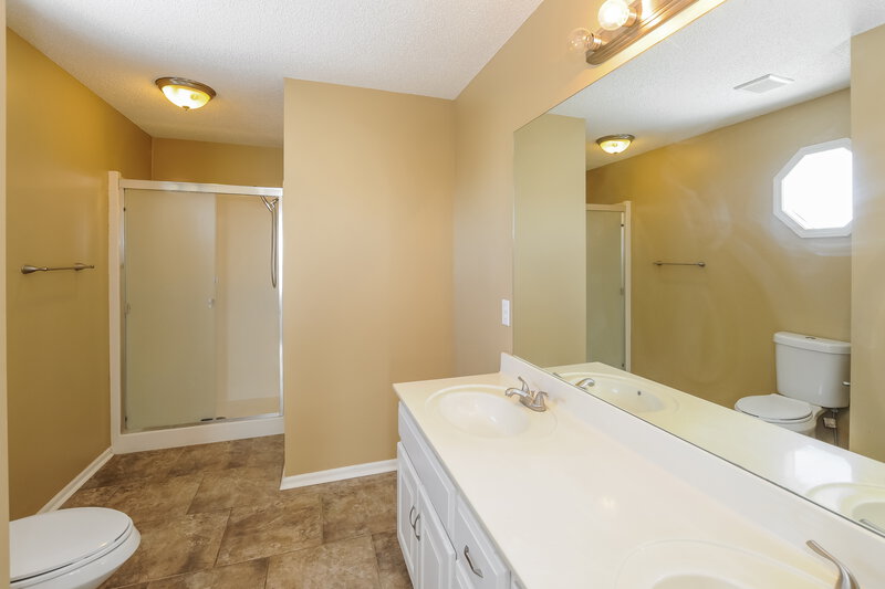 2,135/Mo, 634 NW Rosaceae Dr Blue Springs, MO 64015 Master Bathroom View 2