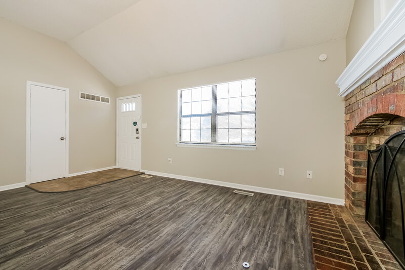 1,995/Mo, 1509 NW 50th St Blue Springs, MO 64015 Living Room View 2