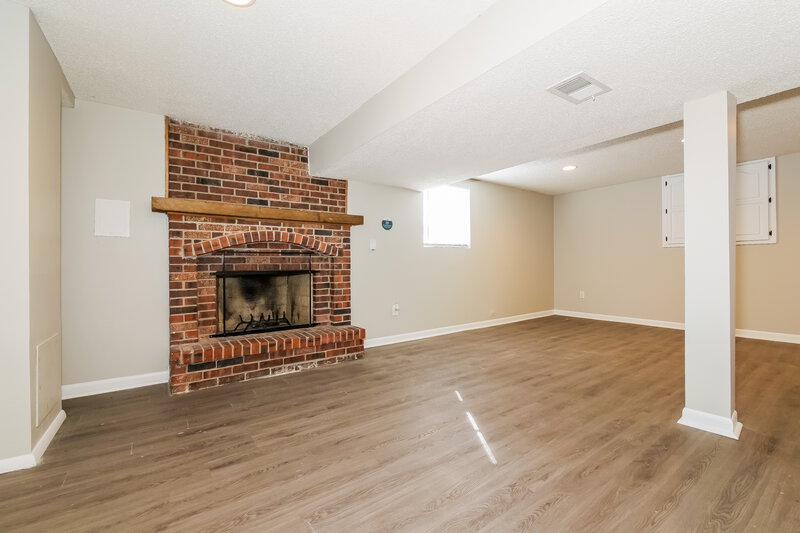 1,995/Mo, 1509 NW 50th St Blue Springs, MO 64015 Living Room View 4