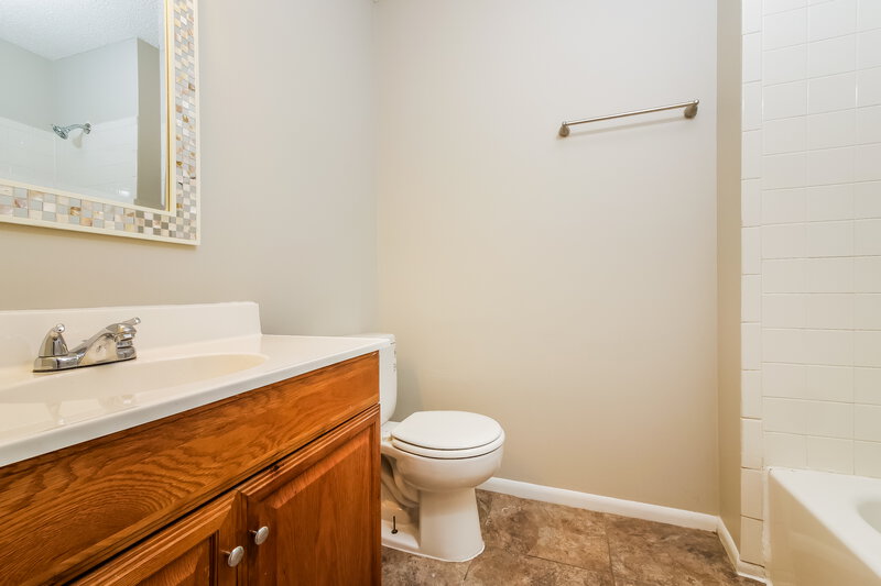 1,995/Mo, 1509 NW 50th St Blue Springs, MO 64015 Main Bathroom View