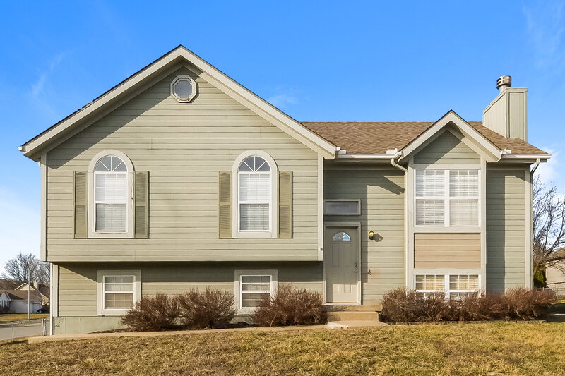 1,965/Mo, 1710 Cody Dr Raymore, MO 64083 External View