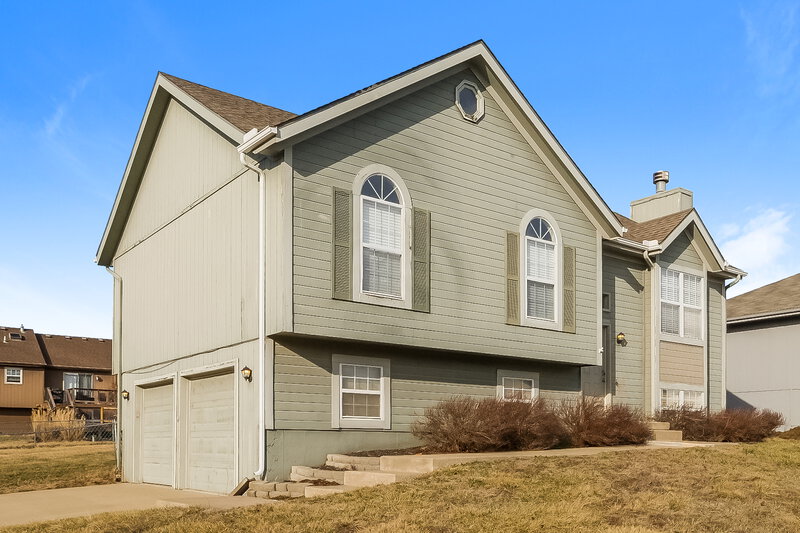 1,965/Mo, 1710 Cody Dr Raymore, MO 64083 Front View