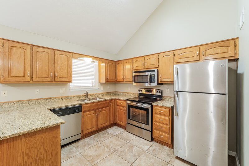 1,965/Mo, 1710 Cody Dr Raymore, MO 64083 Kitchen View