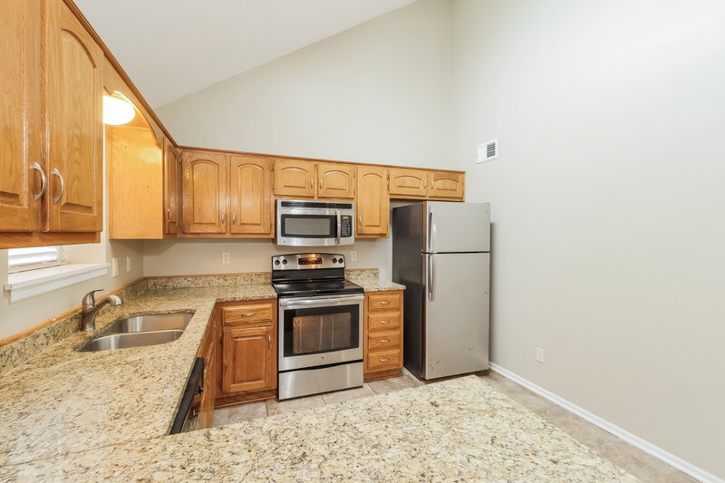 1,965/Mo, 1710 Cody Dr Raymore, MO 64083 Kitchen View 2