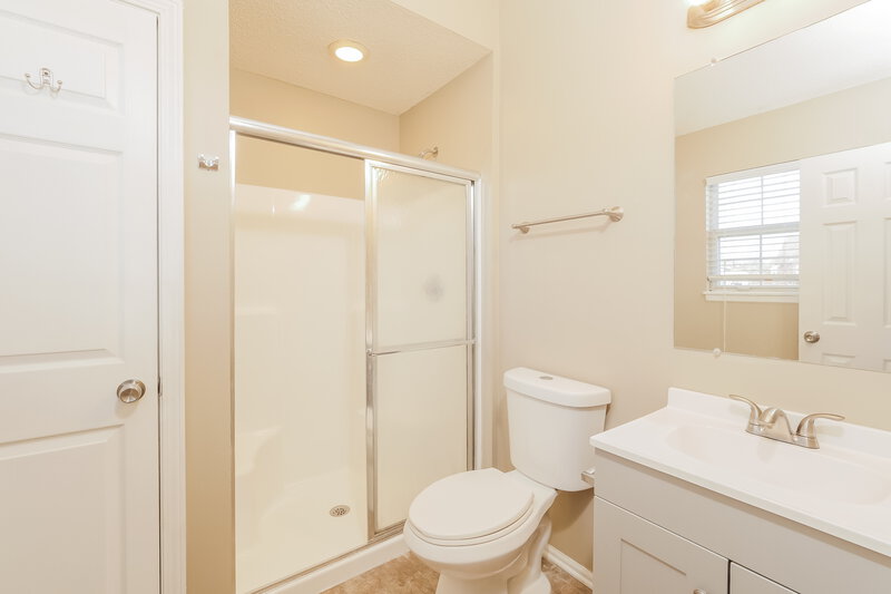 1,965/Mo, 1710 Cody Dr Raymore, MO 64083 Bathroom View