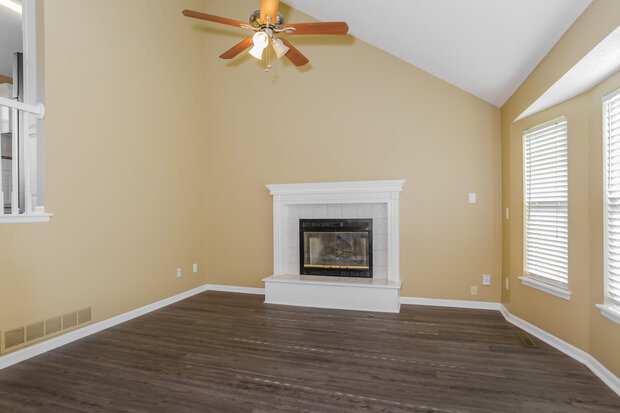 1,710/Mo, 704 Shiloh Dr Raymore, MO 64083 Living Room View