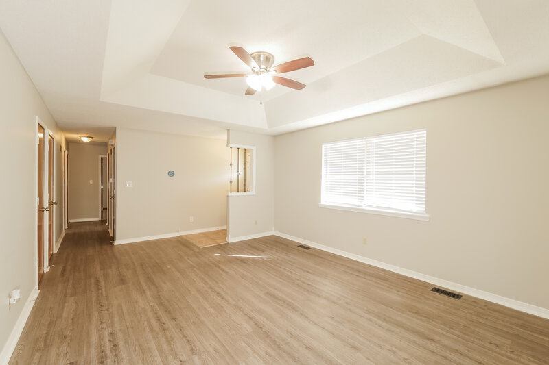 1,875/Mo, 2032 NE Patterson Dr Lees Summit, MO 64086 Living Room View 3