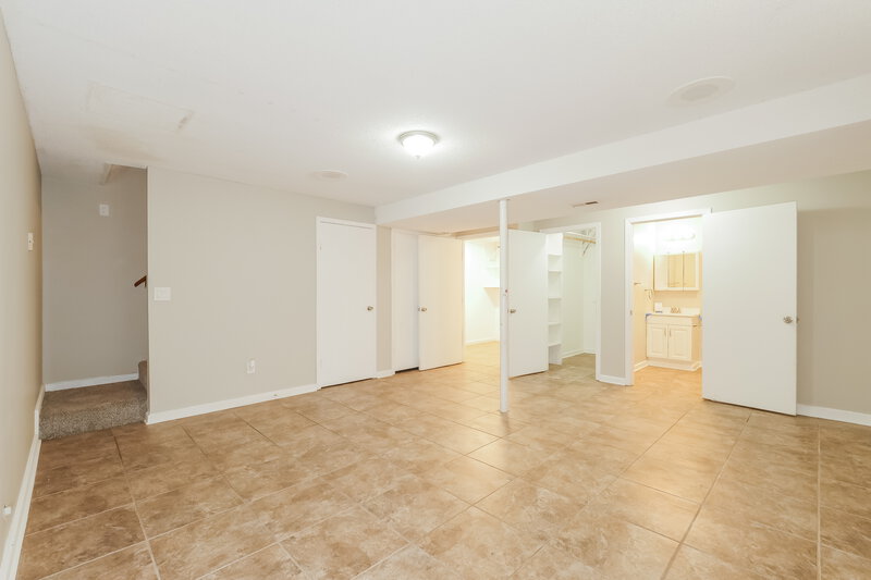 1,875/Mo, 2032 NE Patterson Dr Lees Summit, MO 64086 Family Room View 2