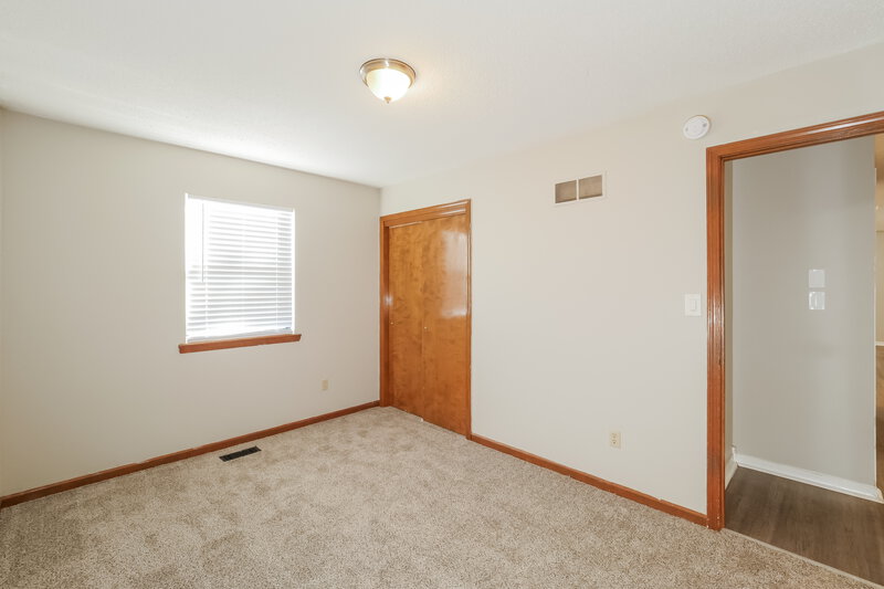 1,875/Mo, 2032 NE Patterson Dr Lees Summit, MO 64086 Bedroom View 2