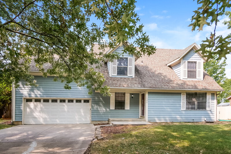 2,680/Mo, 1304 NE Ridgeview Dr Lees Summit, MO 64086 External View