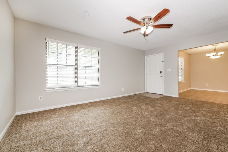 2,680/Mo, 1304 NE Ridgeview Dr Lees Summit, MO 64086 Living Room View