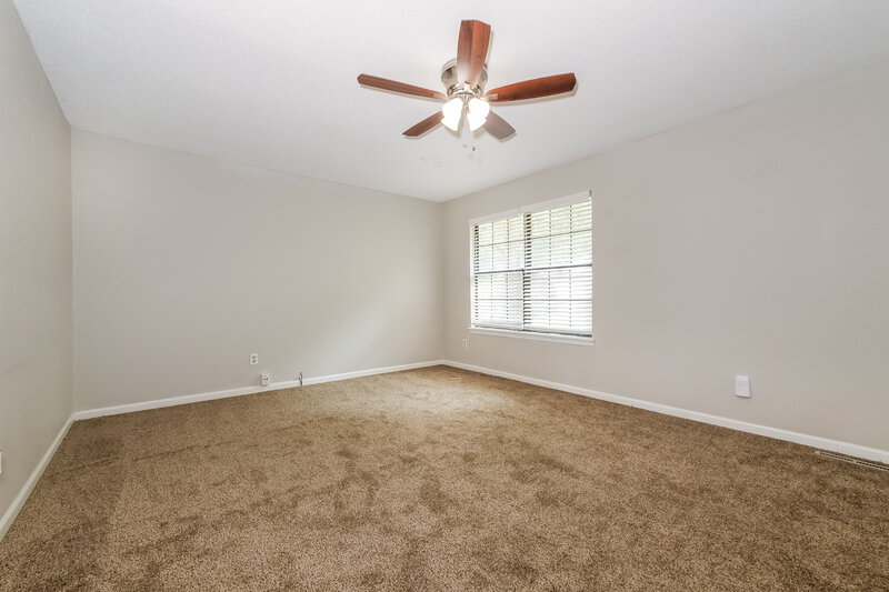 2,680/Mo, 1304 NE Ridgeview Dr Lees Summit, MO 64086 Living Room View 3