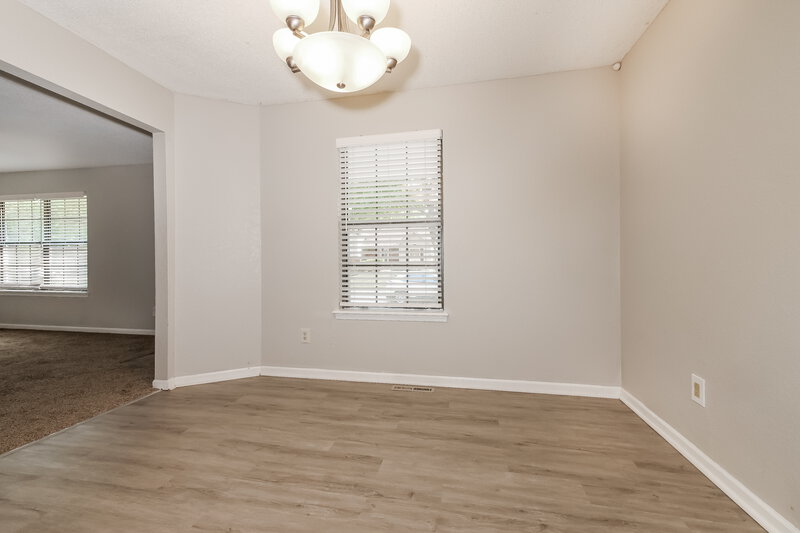 2,680/Mo, 1304 NE Ridgeview Dr Lees Summit, MO 64086 Dining Room View