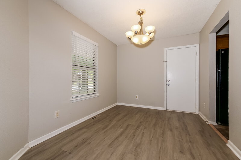 2,680/Mo, 1304 NE Ridgeview Dr Lees Summit, MO 64086 Dining Room View 2