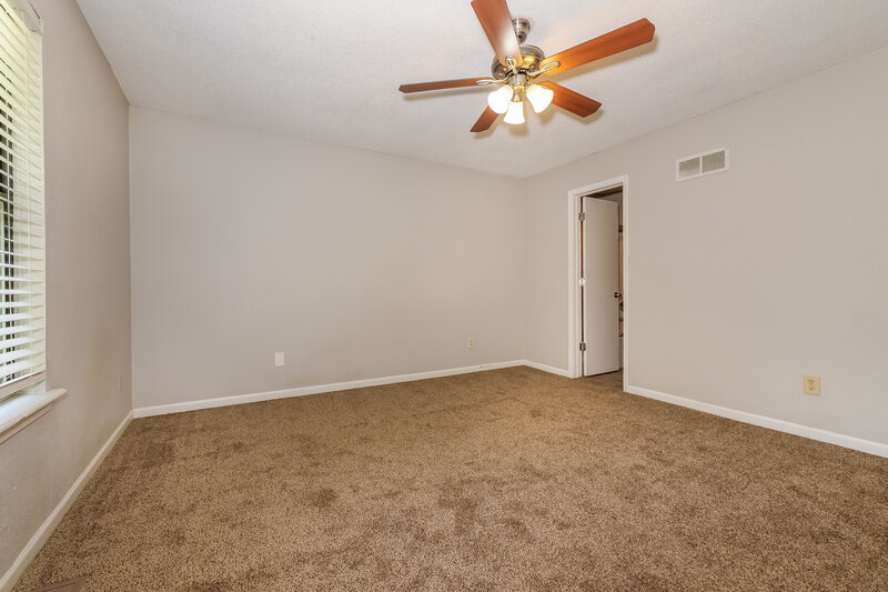 2,680/Mo, 1304 NE Ridgeview Dr Lees Summit, MO 64086 Main Bedroom View 2