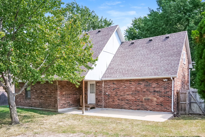 2,680/Mo, 1304 NE Ridgeview Dr Lees Summit, MO 64086 Rear View