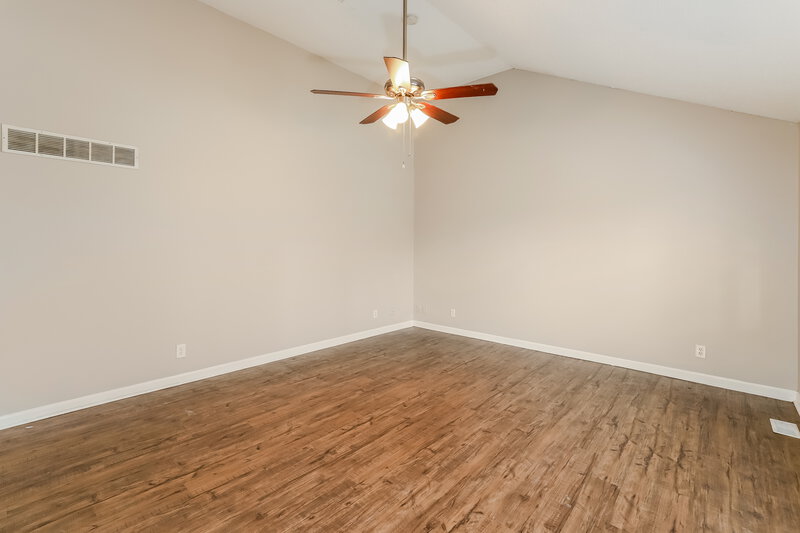 1,765/Mo, 902 Ridge Dr Belton, MO 64012 Living Room View