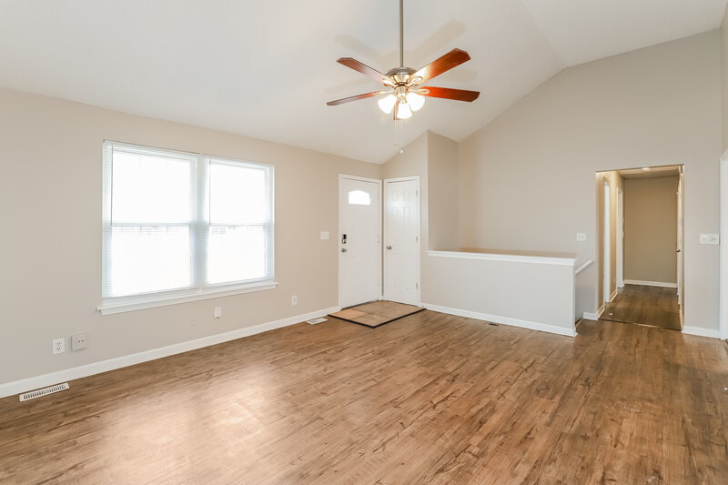 1,765/Mo, 902 Ridge Dr Belton, MO 64012 Living Room View 3