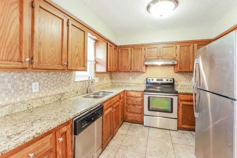 1,765/Mo, 902 Ridge Dr Belton, MO 64012 Kitchen View