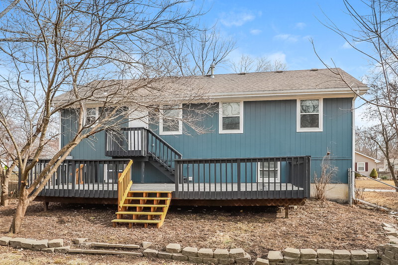 1,765/Mo, 902 Ridge Dr Belton, MO 64012 Rear View