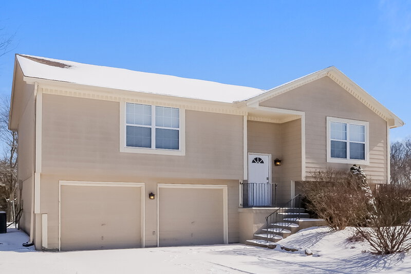 1,800/Mo, 17407 Cerrito Dr Belton, MO 64012 Front View
