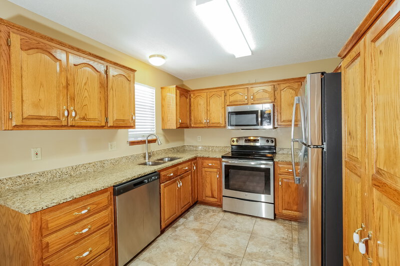 1,800/Mo, 17407 Cerrito Dr Belton, MO 64012 Kitchen View 2