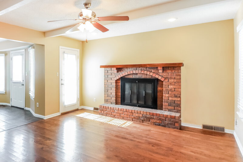 2,770/Mo, 7505 E 134th St Grandview, MO 64030 Living Room View