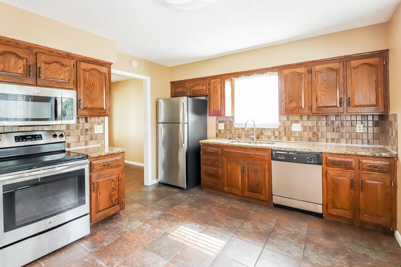 2,770/Mo, 7505 E 134th St Grandview, MO 64030 Kitchen View