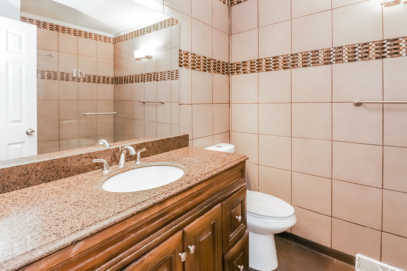 2,770/Mo, 7505 E 134th St Grandview, MO 64030 Bathroom View 2