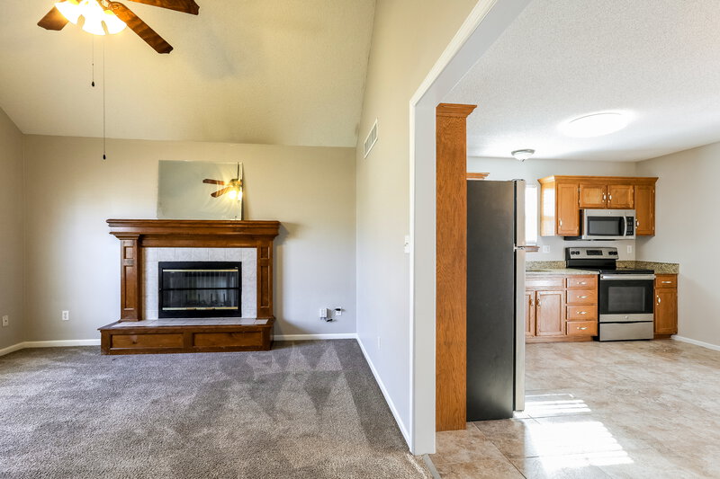 2,500/Mo, 1100 N Ponca Dr Independence, MO 64056 Living Room View