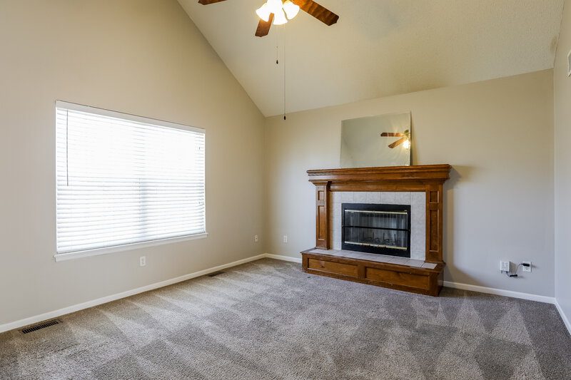 2,500/Mo, 1100 N Ponca Dr Independence, MO 64056 Living Room View 2