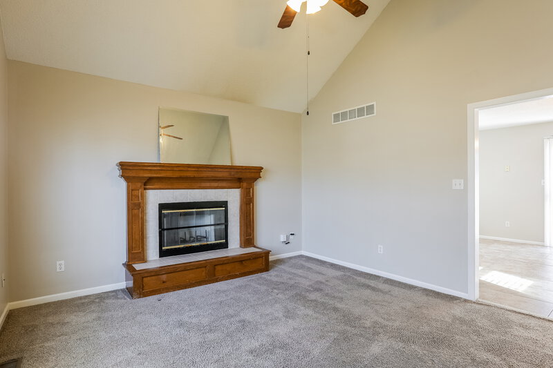 2,500/Mo, 1100 N Ponca Dr Independence, MO 64056 Living Room View 3