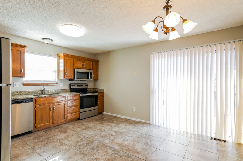 2,500/Mo, 1100 N Ponca Dr Independence, MO 64056 Dining Room View 2