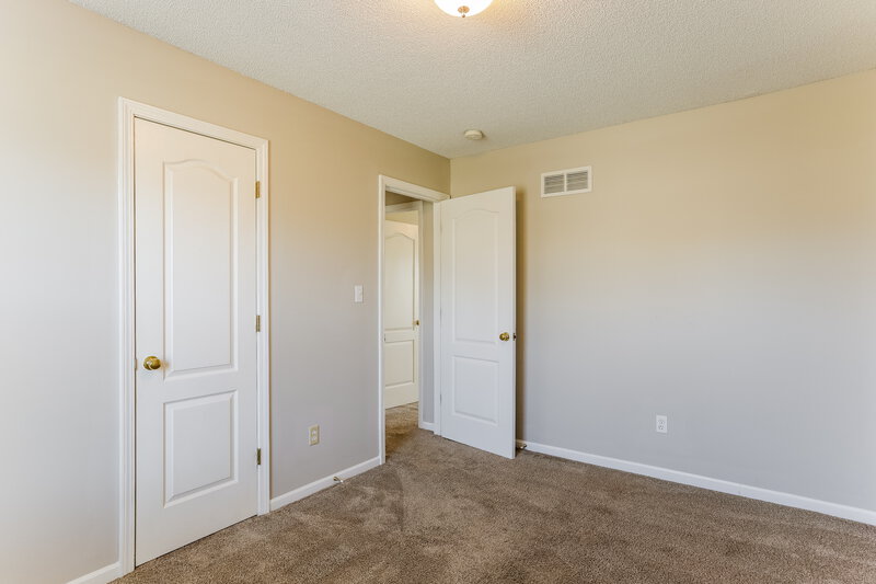 2,500/Mo, 1100 N Ponca Dr Independence, MO 64056 Bedroom View