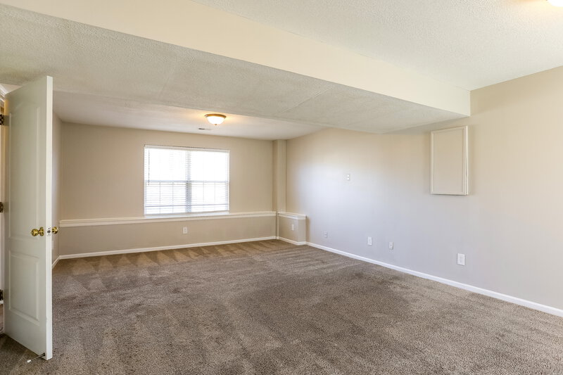 2,500/Mo, 1100 N Ponca Dr Independence, MO 64056 Bonus Room View