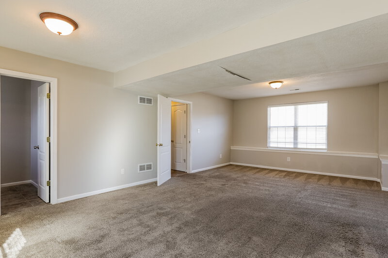2,500/Mo, 1100 N Ponca Dr Independence, MO 64056 Bonus Room View 2