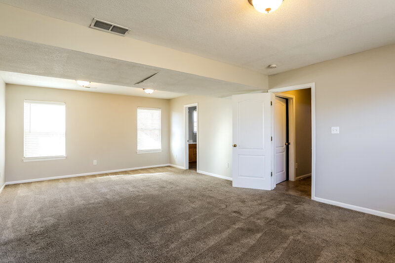 2,500/Mo, 1100 N Ponca Dr Independence, MO 64056 Bonus Room View 3
