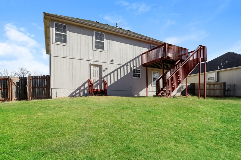 2,500/Mo, 1100 N Ponca Dr Independence, MO 64056 Rear View