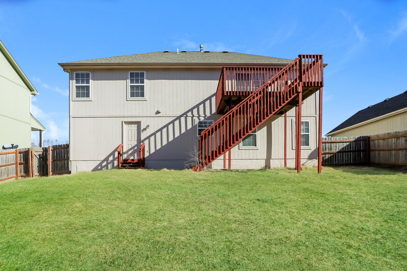 2,500/Mo, 1100 N Ponca Dr Independence, MO 64056 Rear View 2