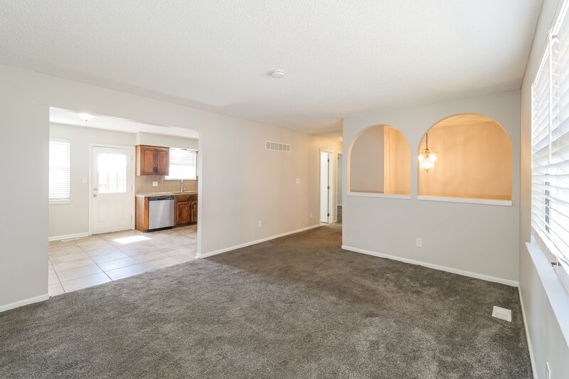 1,760/Mo, 101 E Pacific Dr Belton, MO 64012 Living Room View 2