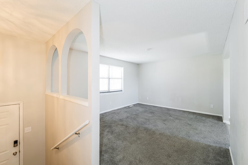 1,760/Mo, 101 E Pacific Dr Belton, MO 64012 Living Room View 3