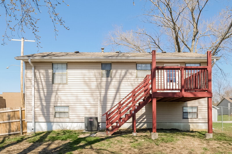 1,760/Mo, 101 E Pacific Dr Belton, MO 64012 Rear View