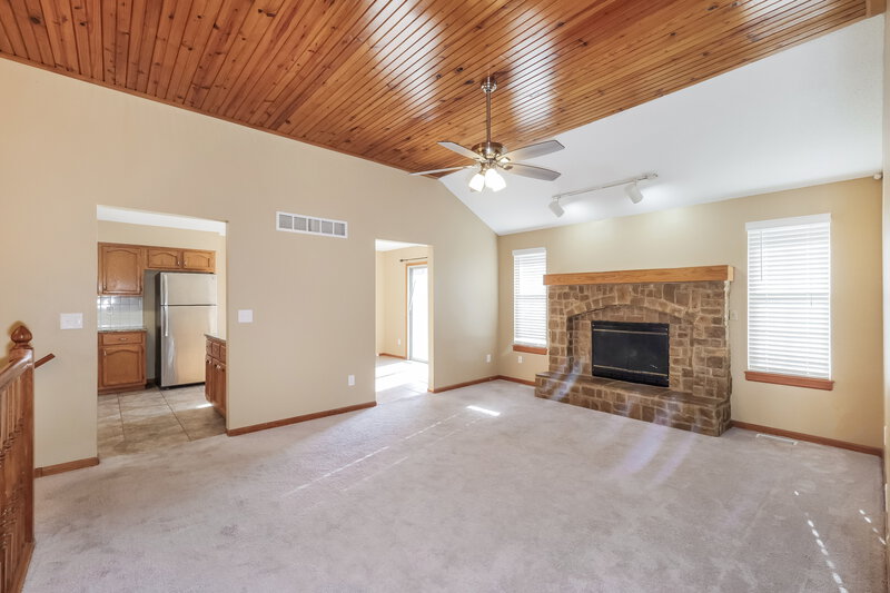 1,755/Mo, 1711 Roberta Dr Raymore, MO 64083 Living Room View 2